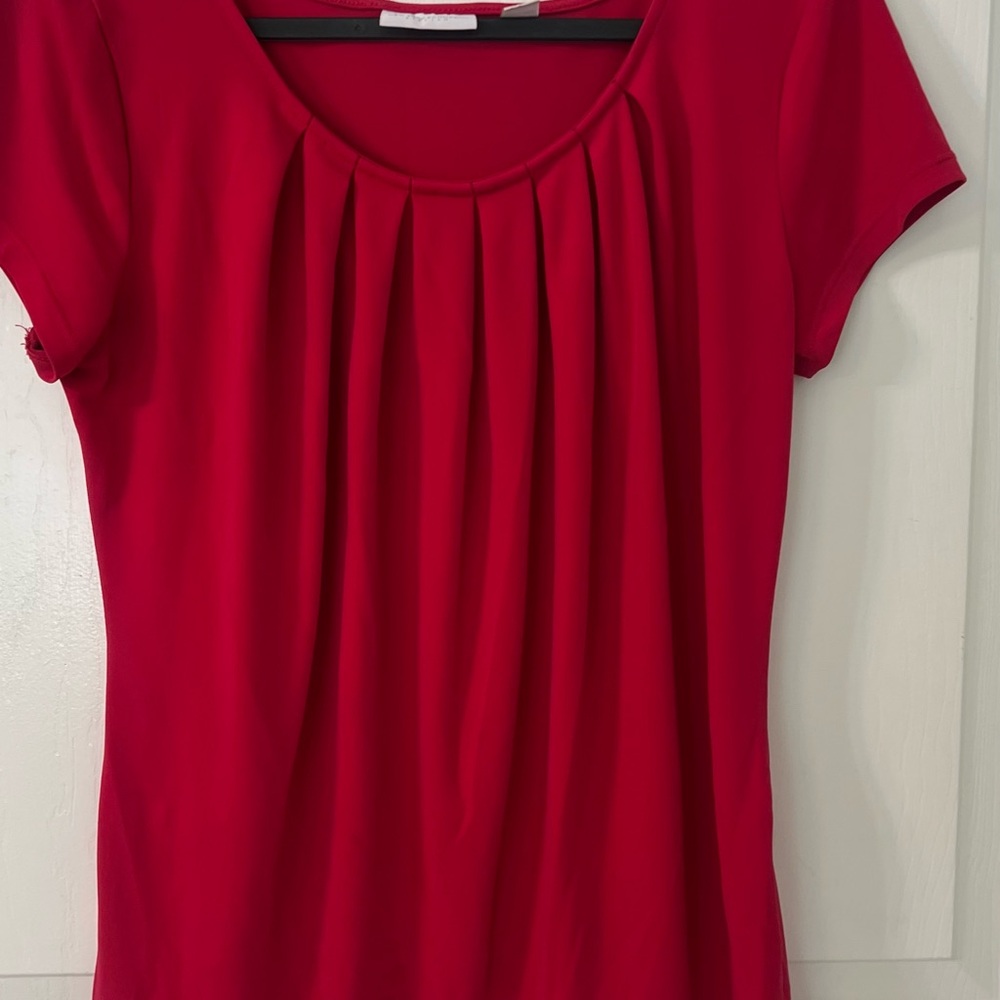 New York & Company Red Pleated Short Sleeve Blouse